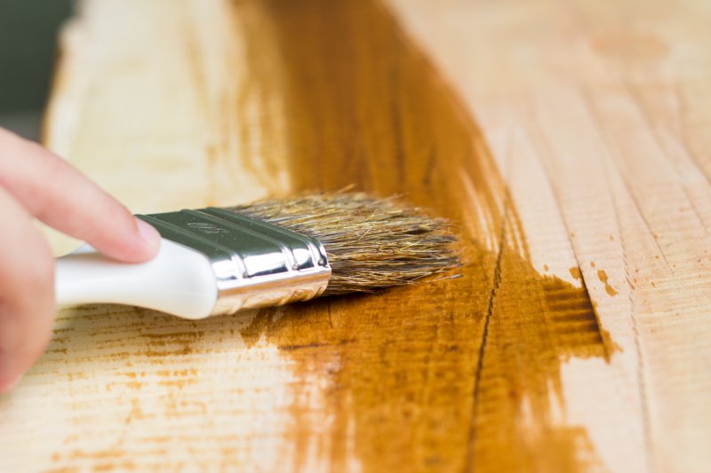 Varnish or Polish for Wooden Surfaces? The Right Choice Guide